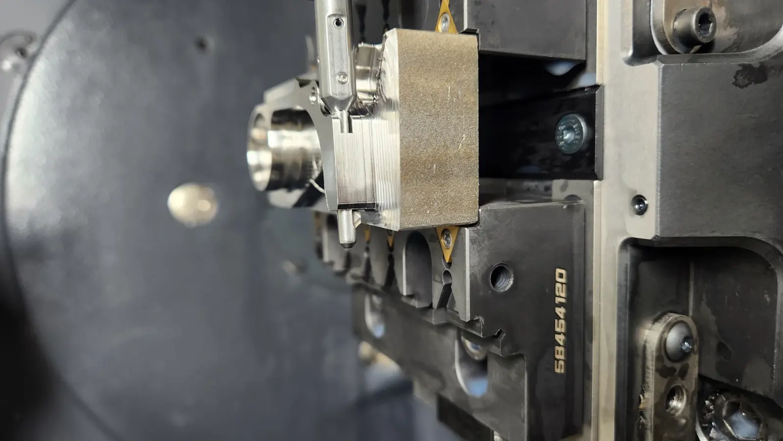 NOGA UBURR internal deburring tool for front and rear thread deburring